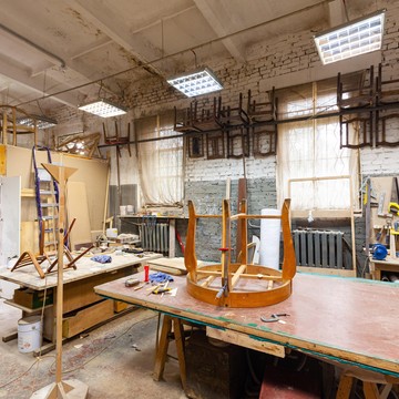 Реставрация мебели в мастерской