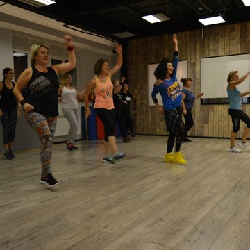 Школа танцев Zumba. Studio Kermen на Давыдковской улице фото 2