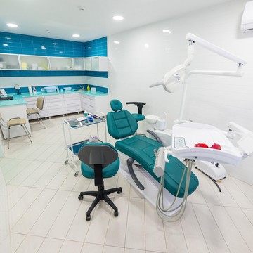 Семейный стоматологический центр Стрижи на Кубовой улице фото 1