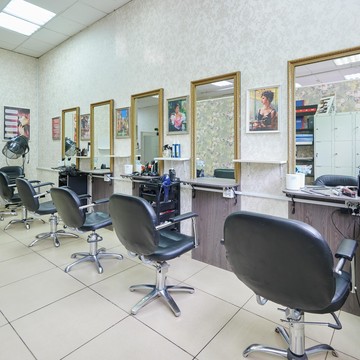 Салон красоты ЦирюльникЪ на Коммунистическом проспекте фото 1