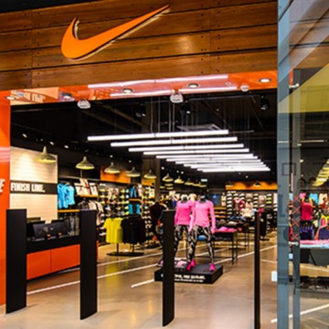 Фирменный магазин Nike в Москве фото 2