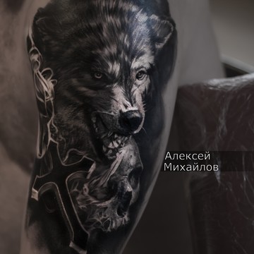 Тату оскал волка реализм, череп и крест, мастер художественной татуировки Алексей Михайлов 