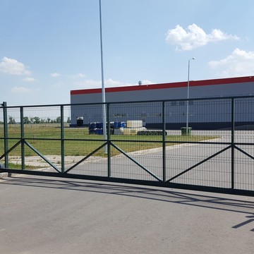 Забор из 3Д сетки и автоматические откатные ворота завода OFS в индустриальном парке "Масловский"