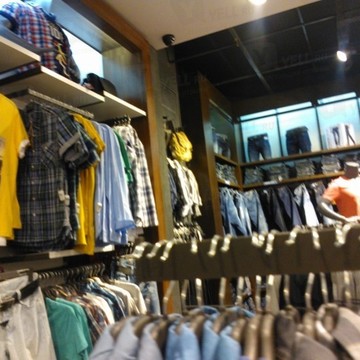 Магазин джинсовой одежды Colin`s на улице Доваторцев фото 2