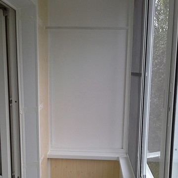 Отделка и ремонт балконов панелями ПВХ от 990 рублей за м² с материалом