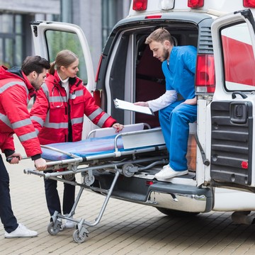 Служба перевозки лежачих больных Скорая помощь плюс фото 1