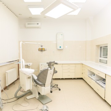 Стоматологическая клиника Доктор Дент-люкс на улице Лейтенанта Яналова фото 2