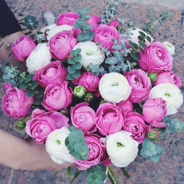 Служба доставки цветов Flowers Expert в Василеостровском районе фото 1
