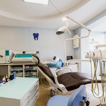 Стоматологический центр Дента Лайн на проспекте Бусыгина фото 2
