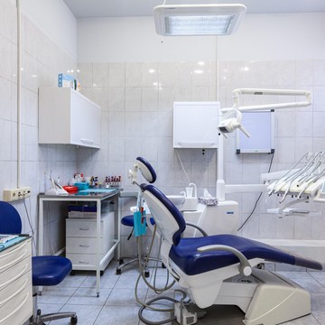 Центр эстетической стоматологии и имплантологии Доктор Ди фото 1