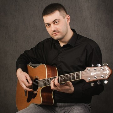 Поющий гитарист Полянка фото 1