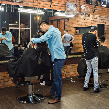 Мужская парикмахерская Big Bro на Октябрьской улице фото 2