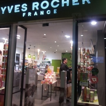 Магазин парфюмерии и косметики Yves Rocher France на проспекте Михаила Нагибина фото 1