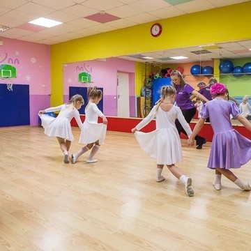 Школа танцев Дети на паркете на Кременчугской улице фото 2