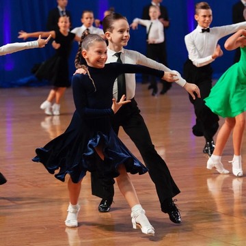 Школа спортивных бальных танцев Никиты Худякова фото 1