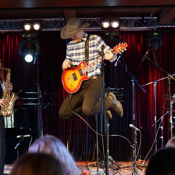 Школа музыки Анны Суворовой «ASNOVA» работает для всех тех, кто хочет стать музыкантом, вне зависимости от возраста и уровня подготовки.