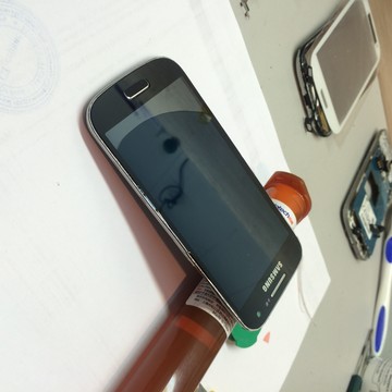 Замена стекла на телефоне samsung - процесс распределения жидкого клея