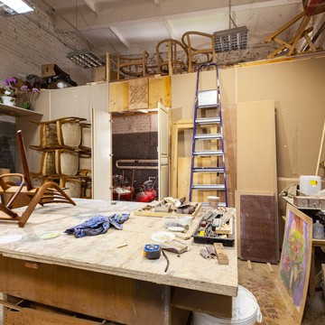 Реставрация мебели в мастерской