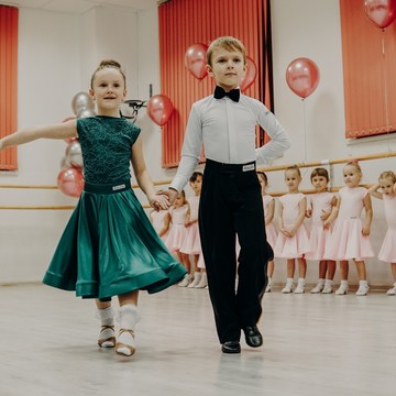 Школа спортивных бальных танцев для детей Высота на проспекте Космонавтов фото 1