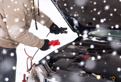 Зима, холода, одинокие машины: как оживить аккумулятор в мороз