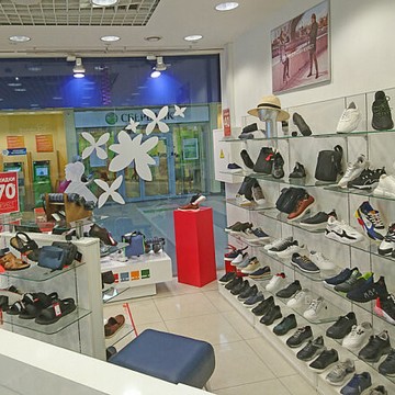 Магазин обуви Respect в ТЦ Ключевой фото 2