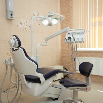 Стоматологические кабинеты оснащены современным оборудованием лидирующего немецкого производителя зубоврачебного оборудования KaVo Dental GmbH.