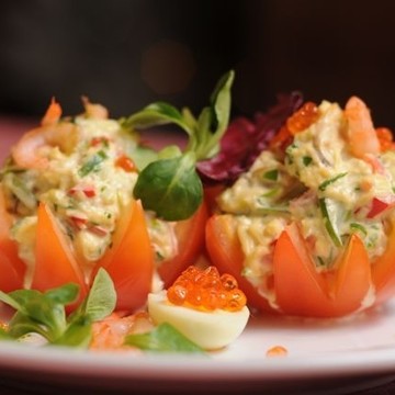 Фирменный салат с морепродуктами "Лазурный берег"