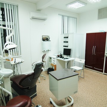 Стоматологический центр Дент-ИСТ фото 1