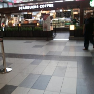 Starbucks на проспекте Михаила Нагибина фото 3