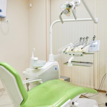 Центр имплантации и стоматологии ИНТАН на Большом проспекте В.О. фото 1