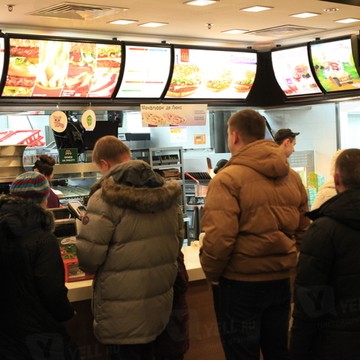 McDonald&#039;s на проспекте Космонавтов фото 3