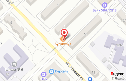 Пекарня Булкихауз на улице Комарова на карте