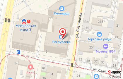 Супермаркет Перекресток на площади Революции на карте