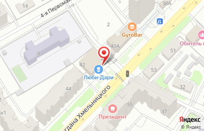 Гипермаркет Высшая лига на улице Богдана Хмельницкого на карте