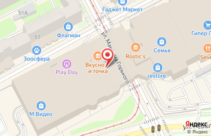 Дефиле на улице Революции на карте
