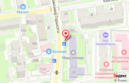 Продуктовый магазин на улице Максима Горького на карте