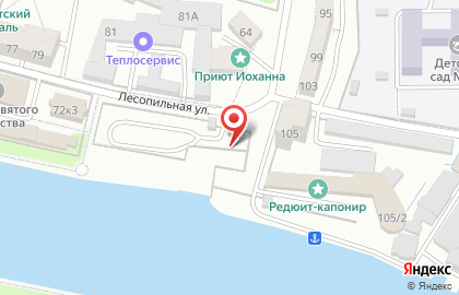 Автостоянка На берегу на карте
