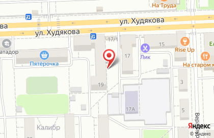 Продуктовый магазин на ул. Худякова, 19 на карте