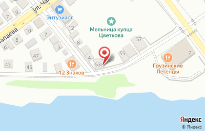 Плот на Набережной улице на карте