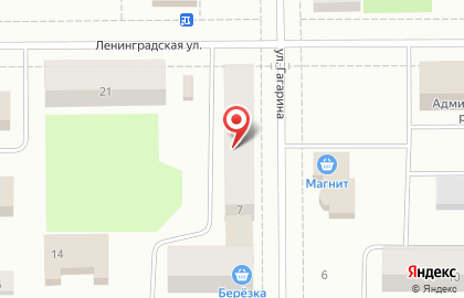 Магазин у дома Бристоль на улице Ленинградской на карте