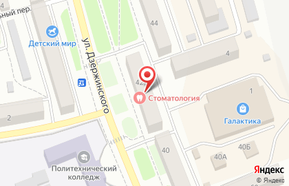 Торговый центр Универсал на улице Дзержинского на карте