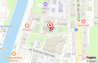 Супермаркет Пятёрочка на улице Красных Партизан на карте