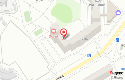 Продуктовый магазин Дворик на проспекте Комарова на карте
