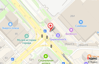 Модельер на улице Ленинградской на карте