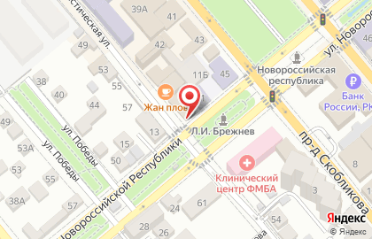 Супермаркет Магнит на Коммунистической улице, 46 на карте
