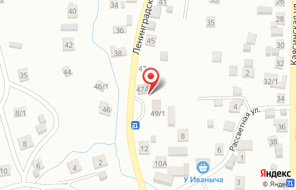 Продуктовый магазин Ягодка на улице Ленинградской на карте