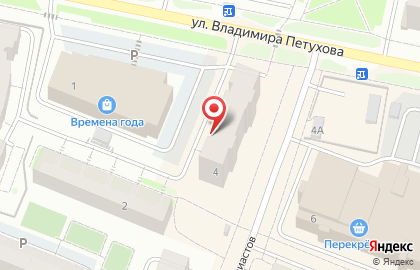 Супермаркет Перекресток на улице Владимира Петухова на карте