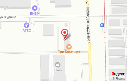 Кафе Три Богатыря на улице Молодогвардейцев на карте