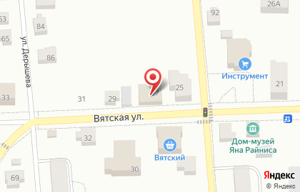 Магазин у дома Бристоль на Вятской улице на карте