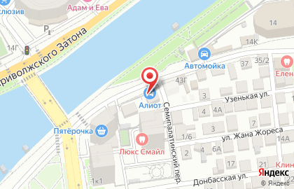 Представитель Яндекс.Такси Алиот на площади Свободы на карте